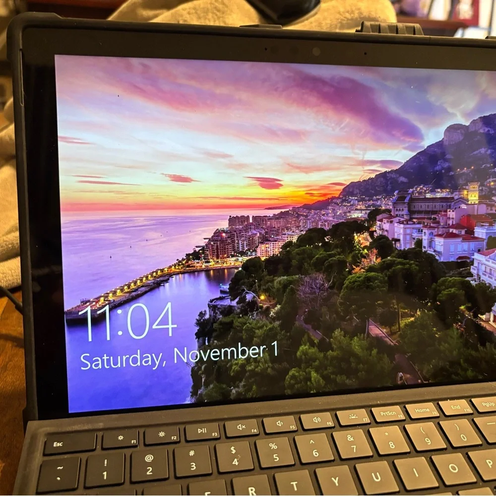 Windows surface with keyboard Windows OS - Picture 4 of 5